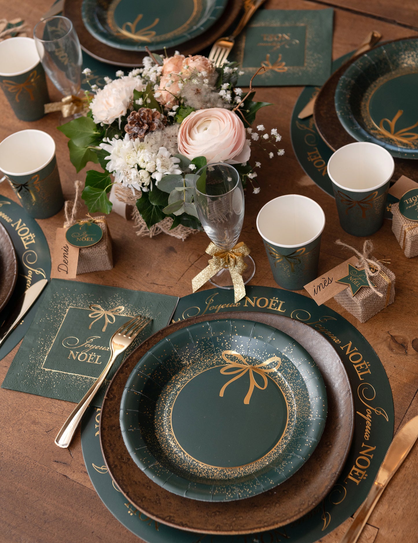 10 zelenih in zlatih božičnih papirnatih krožnikov 23 cm šik dizajn