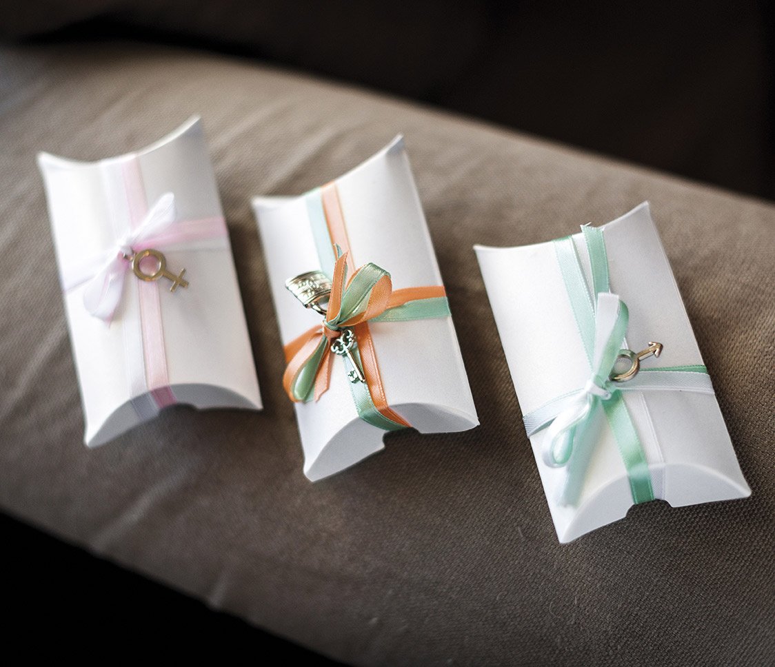 10 biserno belih škatel za škatle