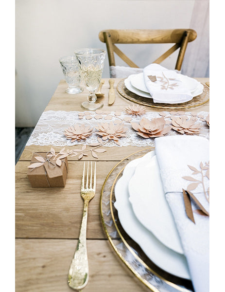 10 kvadratnih kartonskih škatel s 6 cm nalepkami