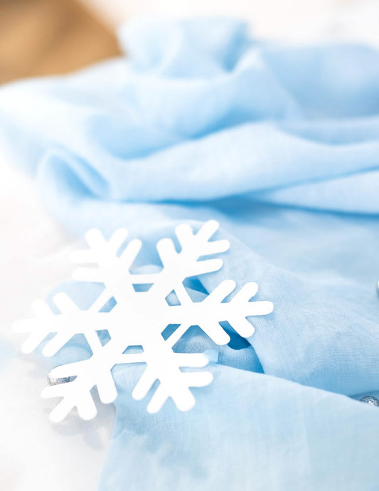 Gros plan sur un flocon des flocons de neige de Noël pour décoration