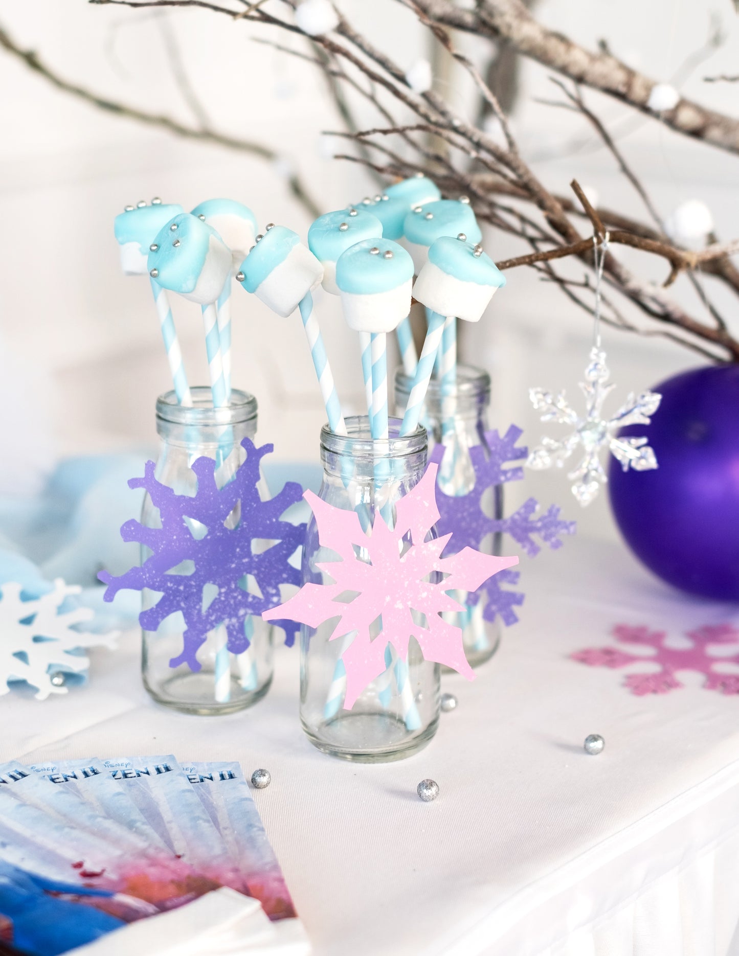 10 pastelno modre črtaste kartonske slamice 19,5 cm