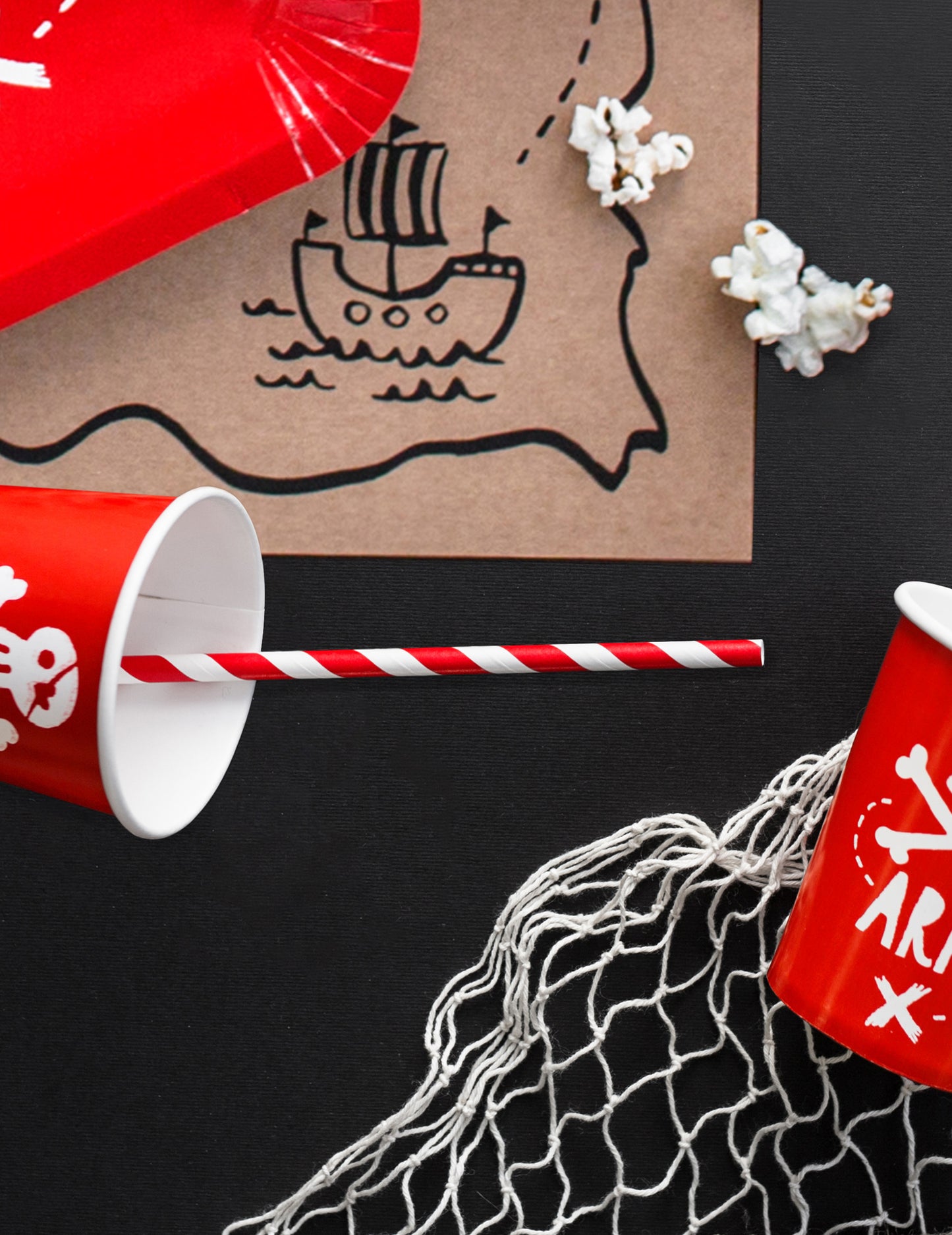 10 rdečih črtastih kartonskih slamic 19,5 cm