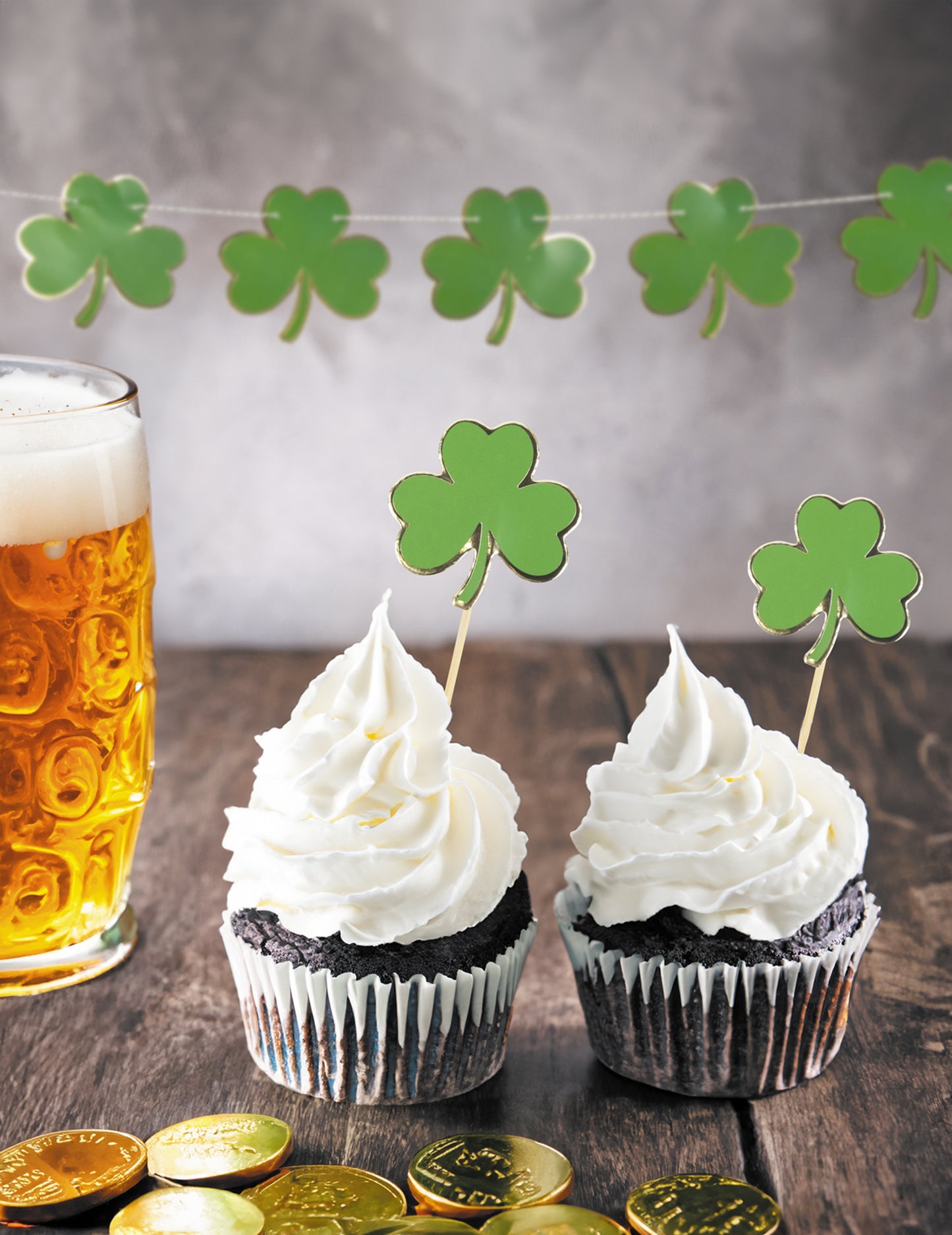 10 lesenih vrhov Clover Saint Patrick 8 x 5 cm