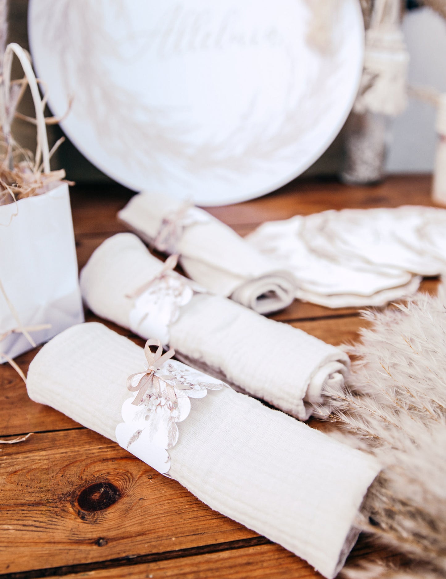 10 obročkov za prtičke z vzorcem pampas trave in bombažnega cveta iz belega papirja