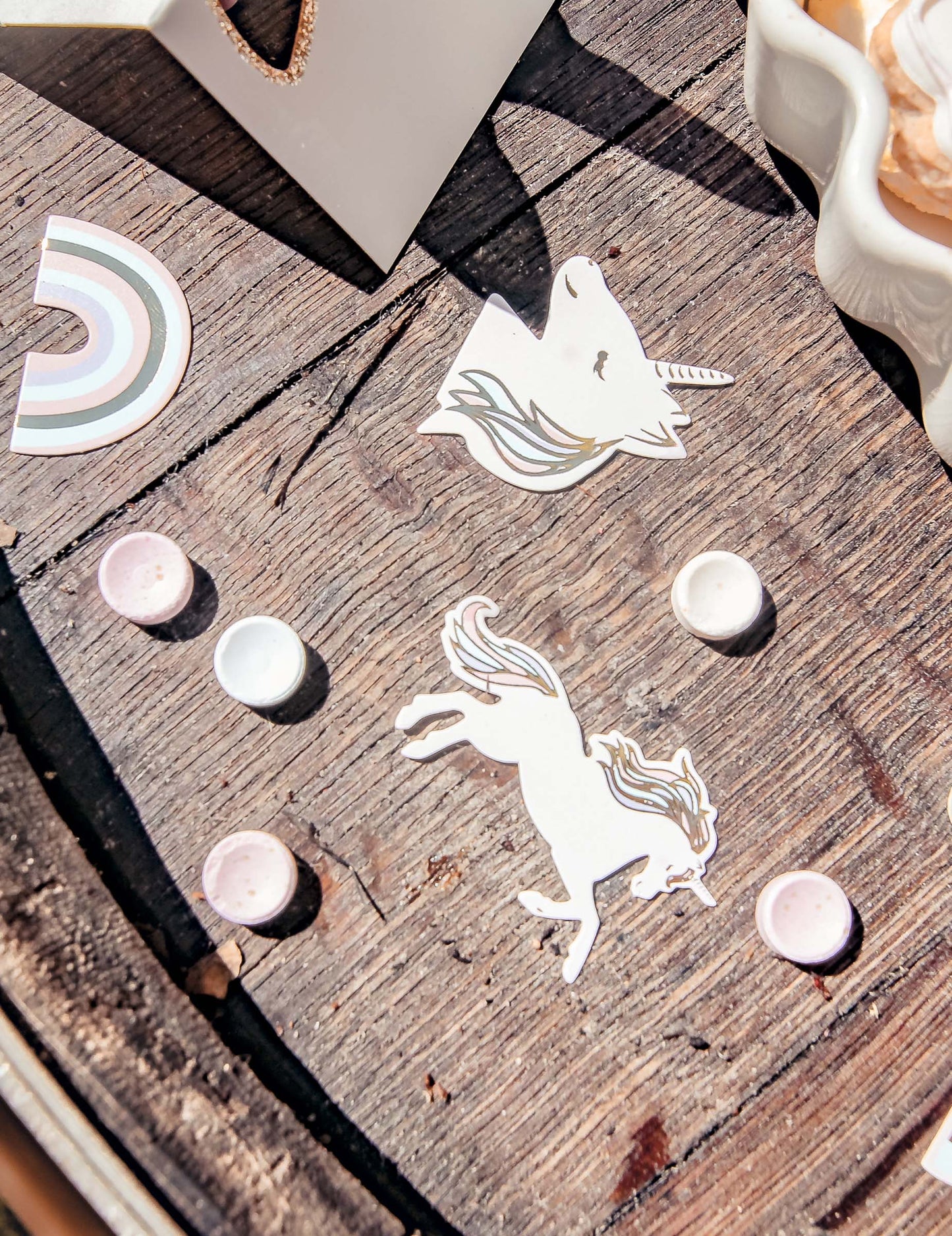 100 confettis licorne pastel et or 3,5 à 5,5 cm pour table