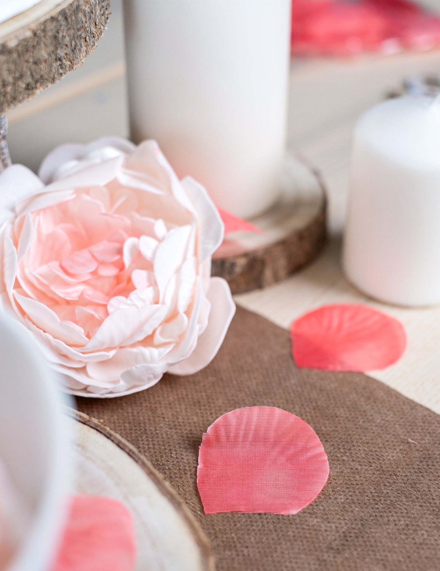 100 rožnatih tkaninskih cvetnih listov vrtnice 5 x 5 cm dekoracija za poroko