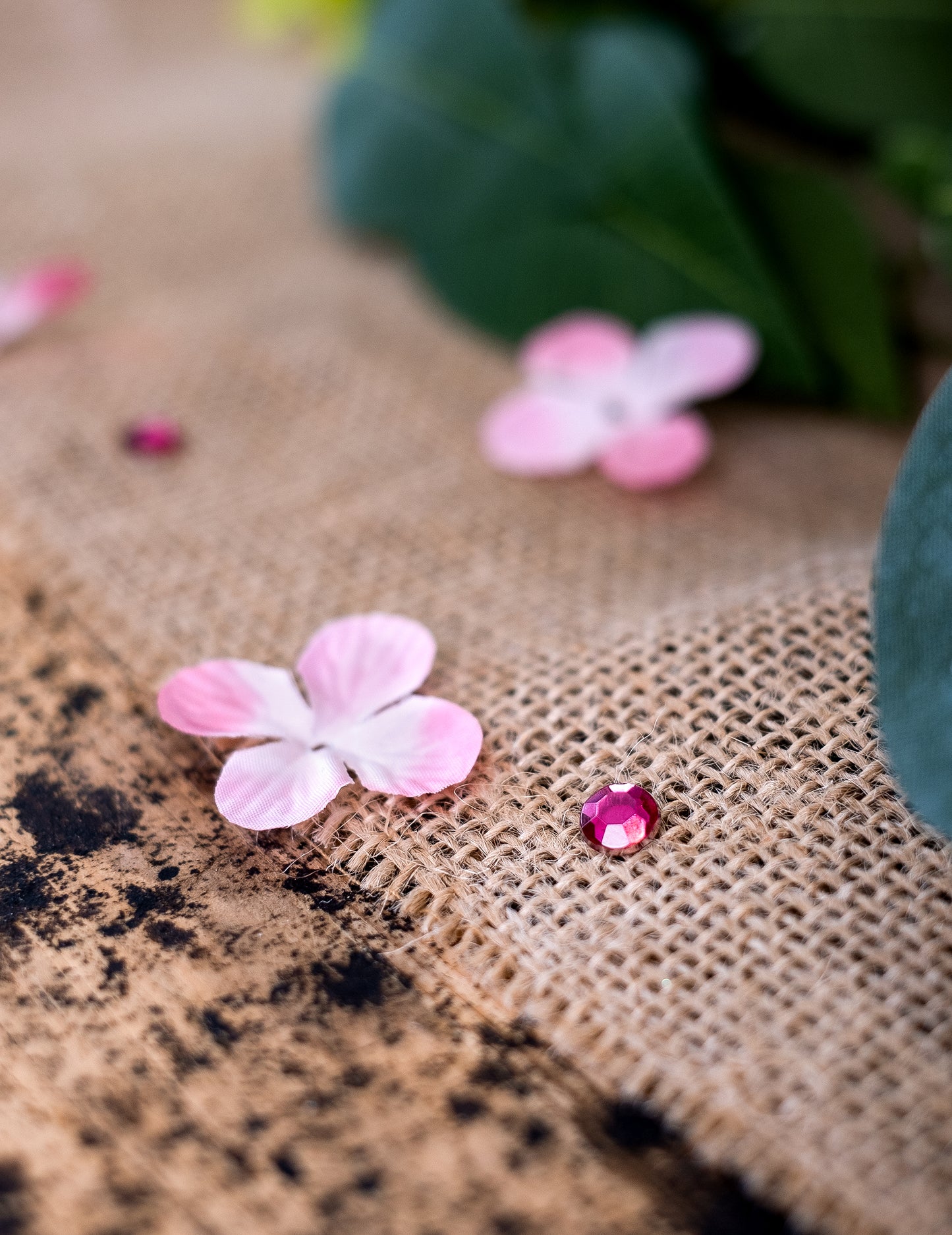 100 majhnih konfetov okrogle mize Fuchsia 0,6 cm