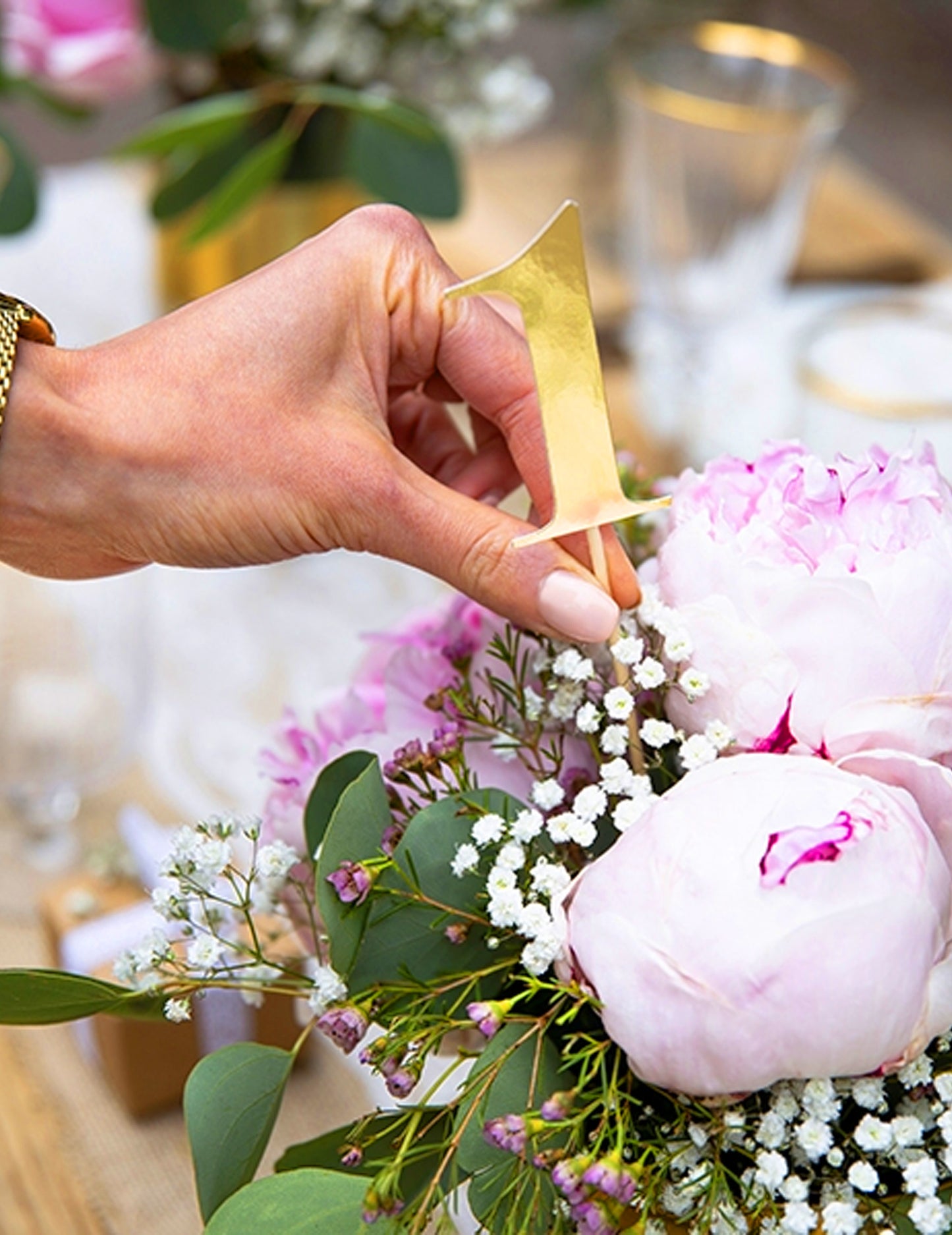 11 namiznih markerjev na konicah, zlate številke od 0 do 10
