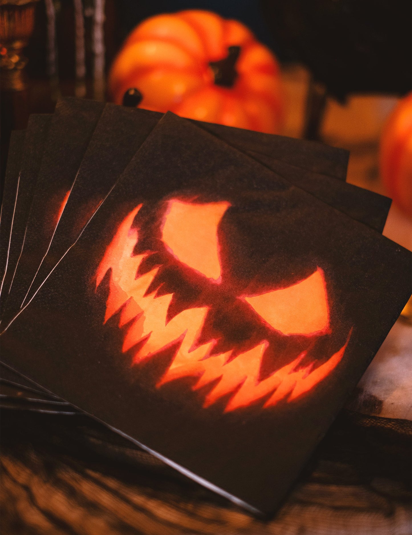 12 Groznih bučnih papirnatih brisač 33 x 33 cm