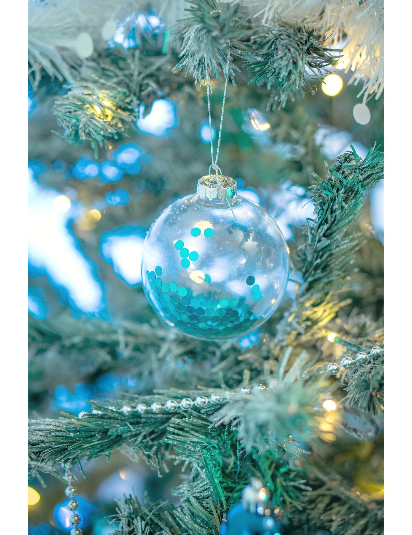 2 stekleni kroglici z modrimi bleščicami 8 cm