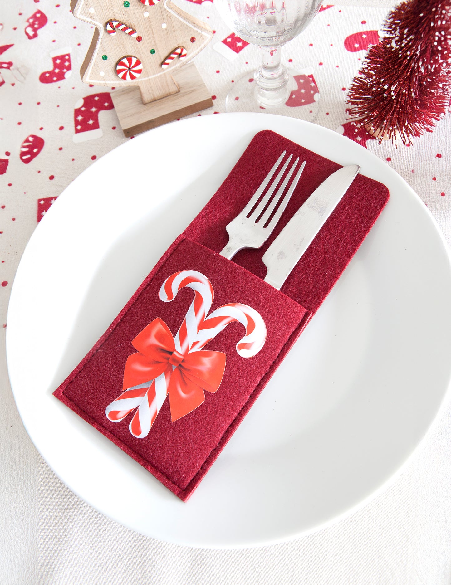 2 rdeče-beli vrečki za jedilni pribor iz filca