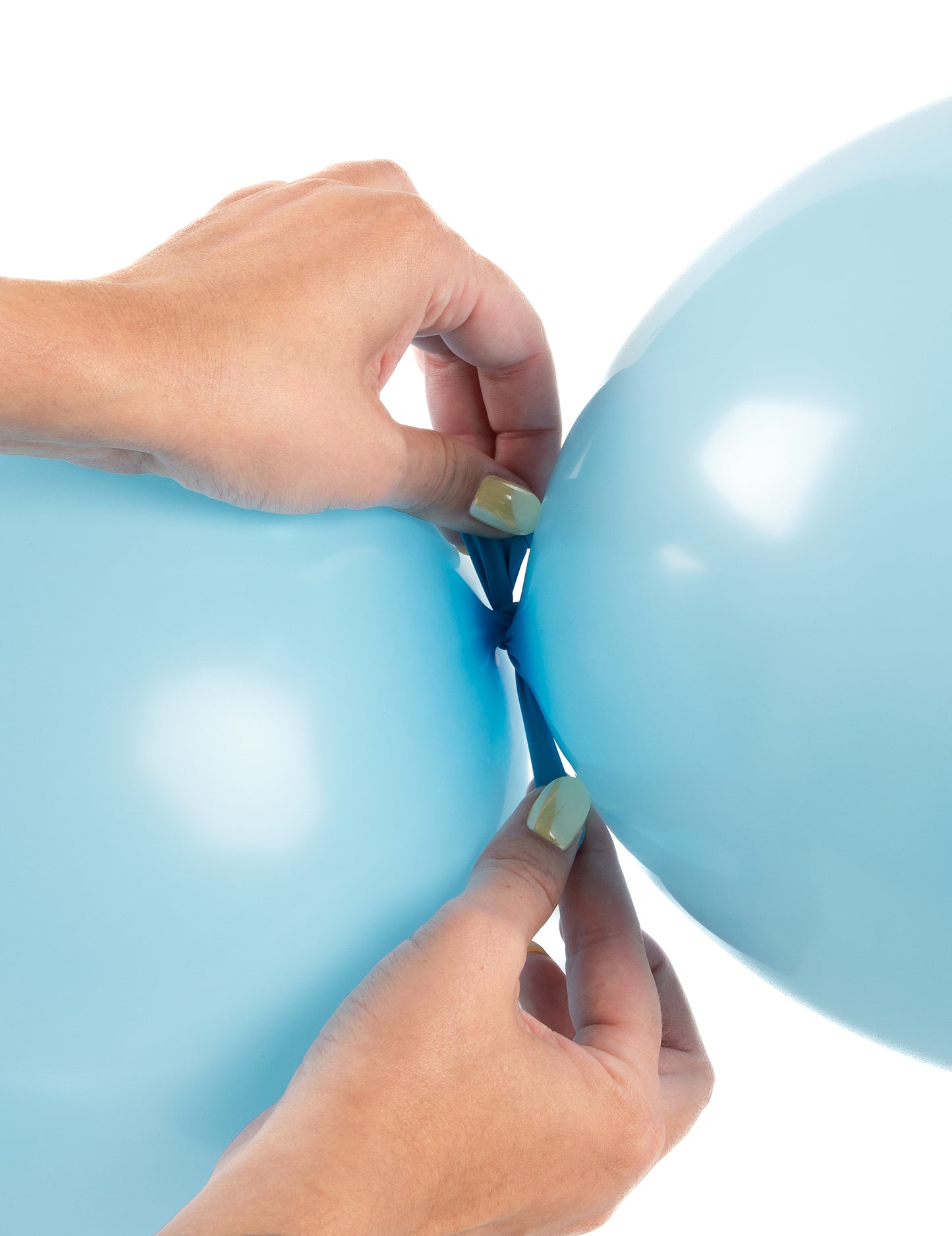 20 pastelno modrih napihljivih balonov za povezovanje 28 cm