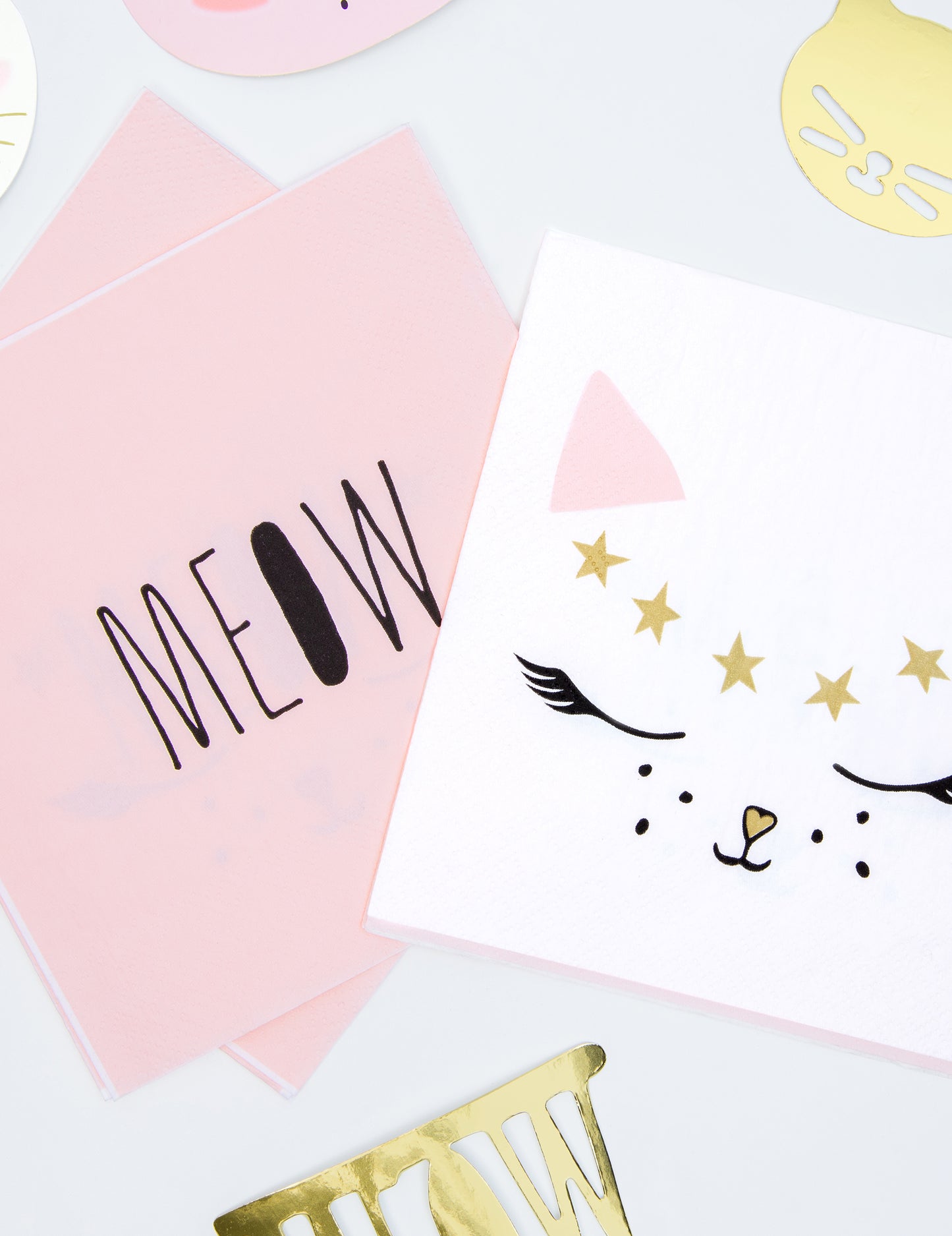 20 papirnatih brisač iz belega mucka 33 x 33 cm