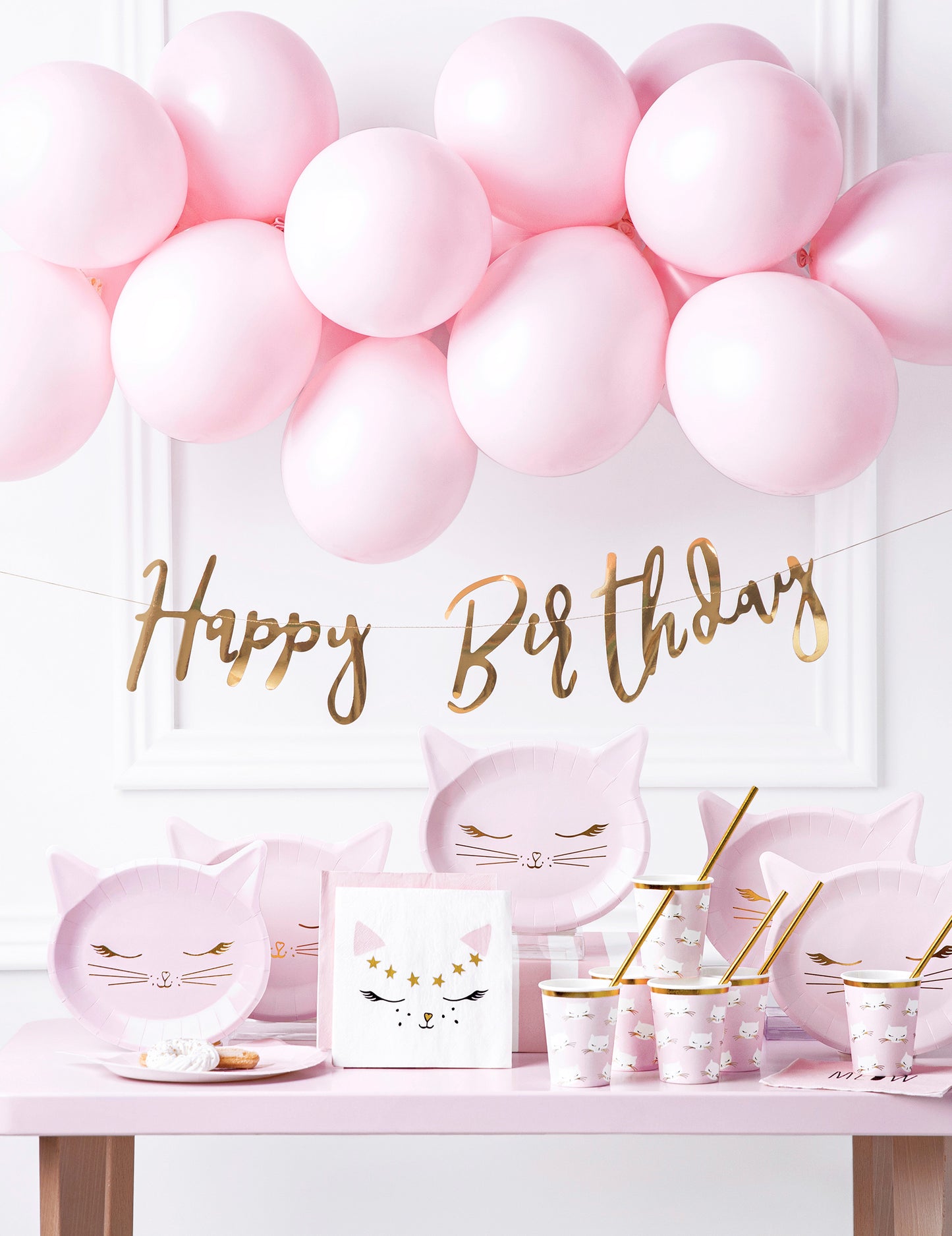 20 papirnatih brisač iz belega mucka 33 x 33 cm