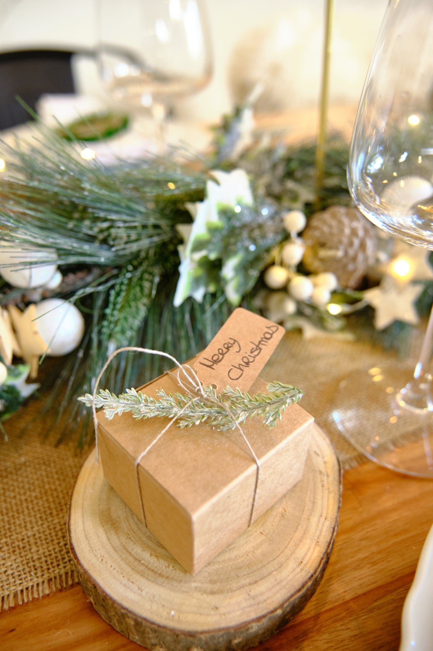 3 veje zasnežene umetne ciprese 10 cm