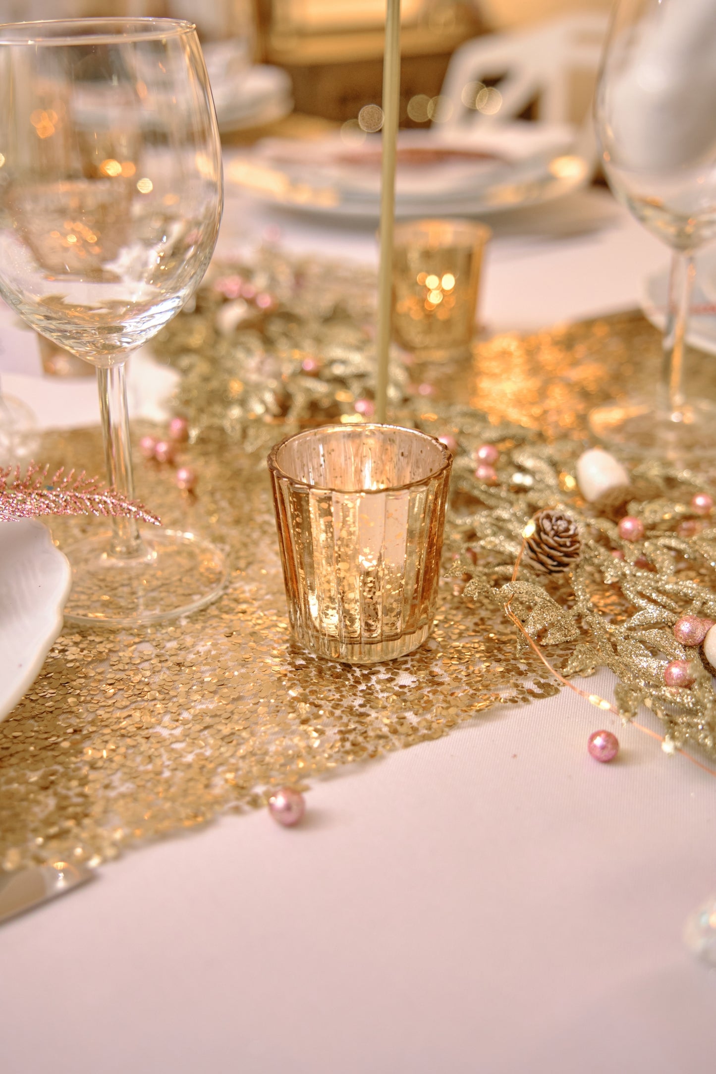 4 steklene svečnike v rožnato-zlati barvi 6 cm za sveče