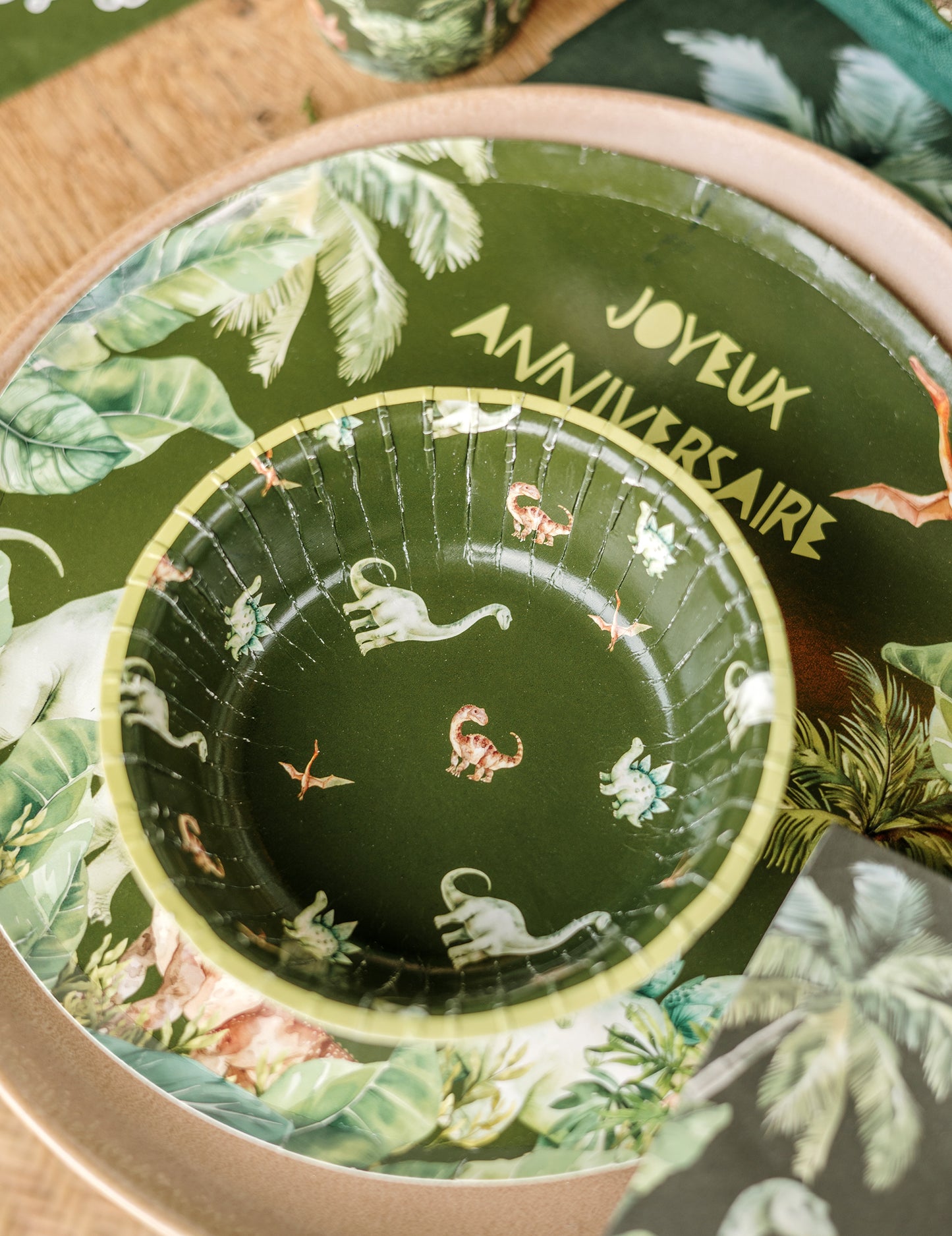 6 zelenih kartonskih skled z dinozavri 13 cm za rojstni dan