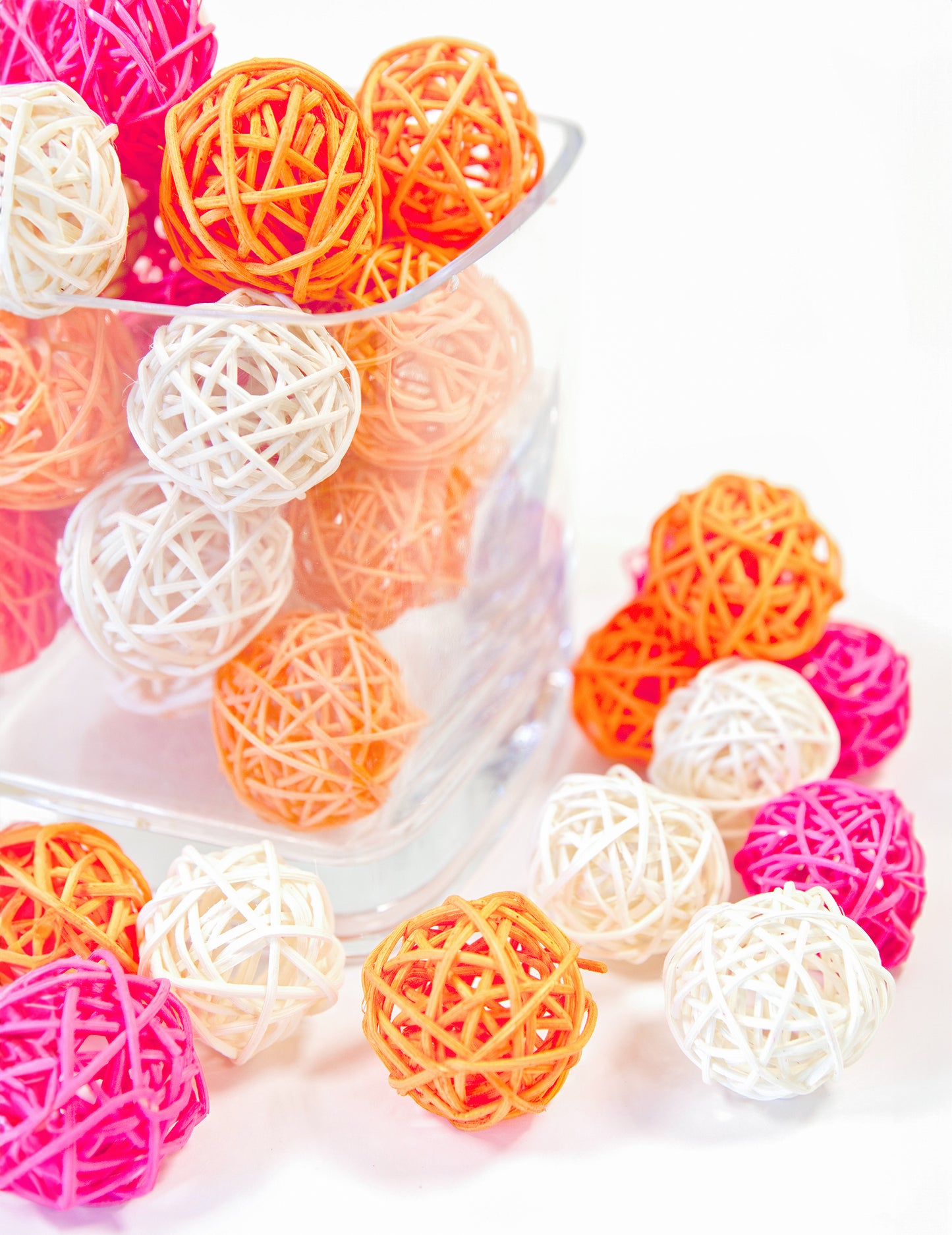 6 fuksijastih pletenih kroglic 3,5 cm za okras