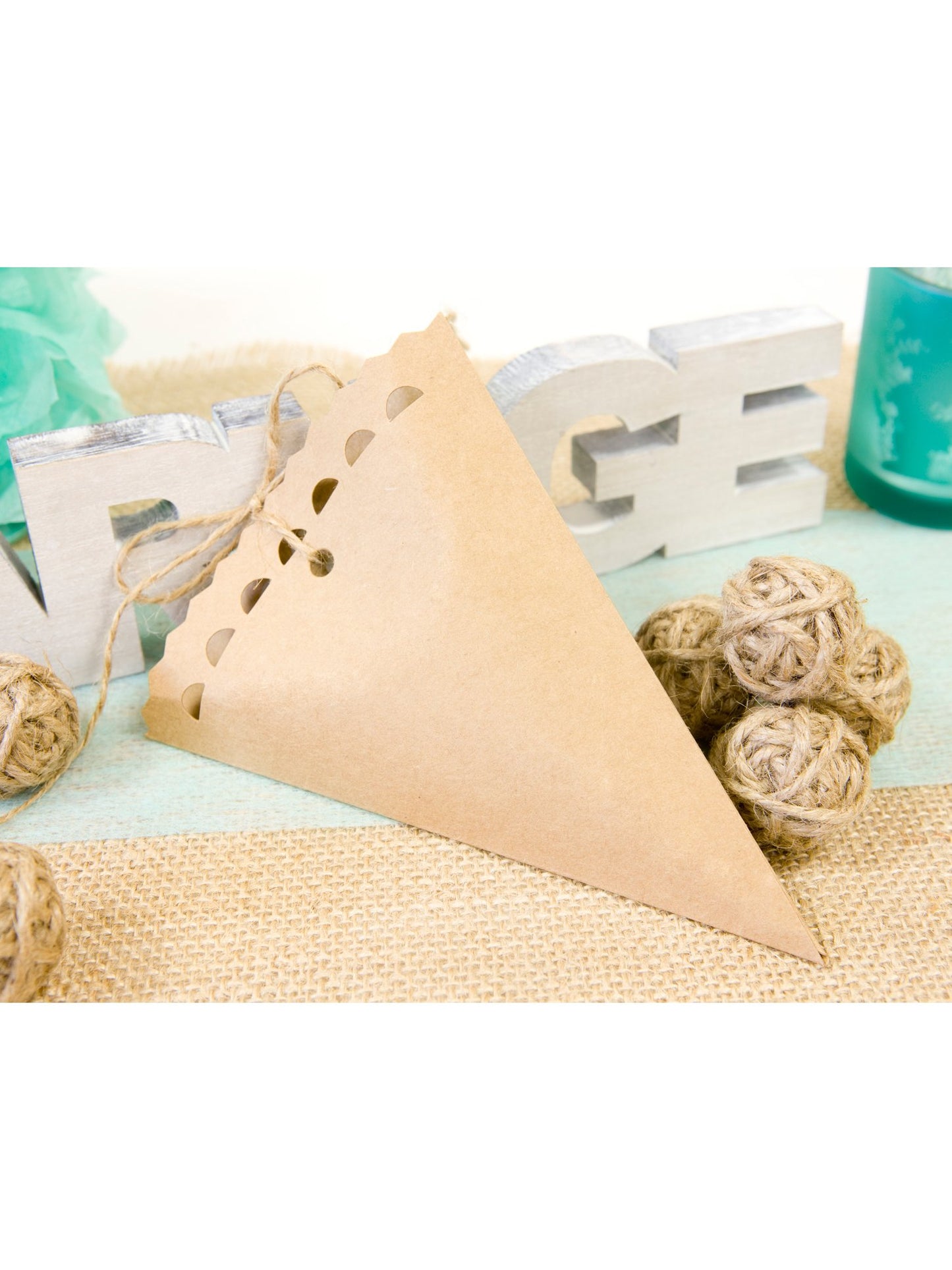 6 stožčastih škatlic iz kraft kartona 15 cm