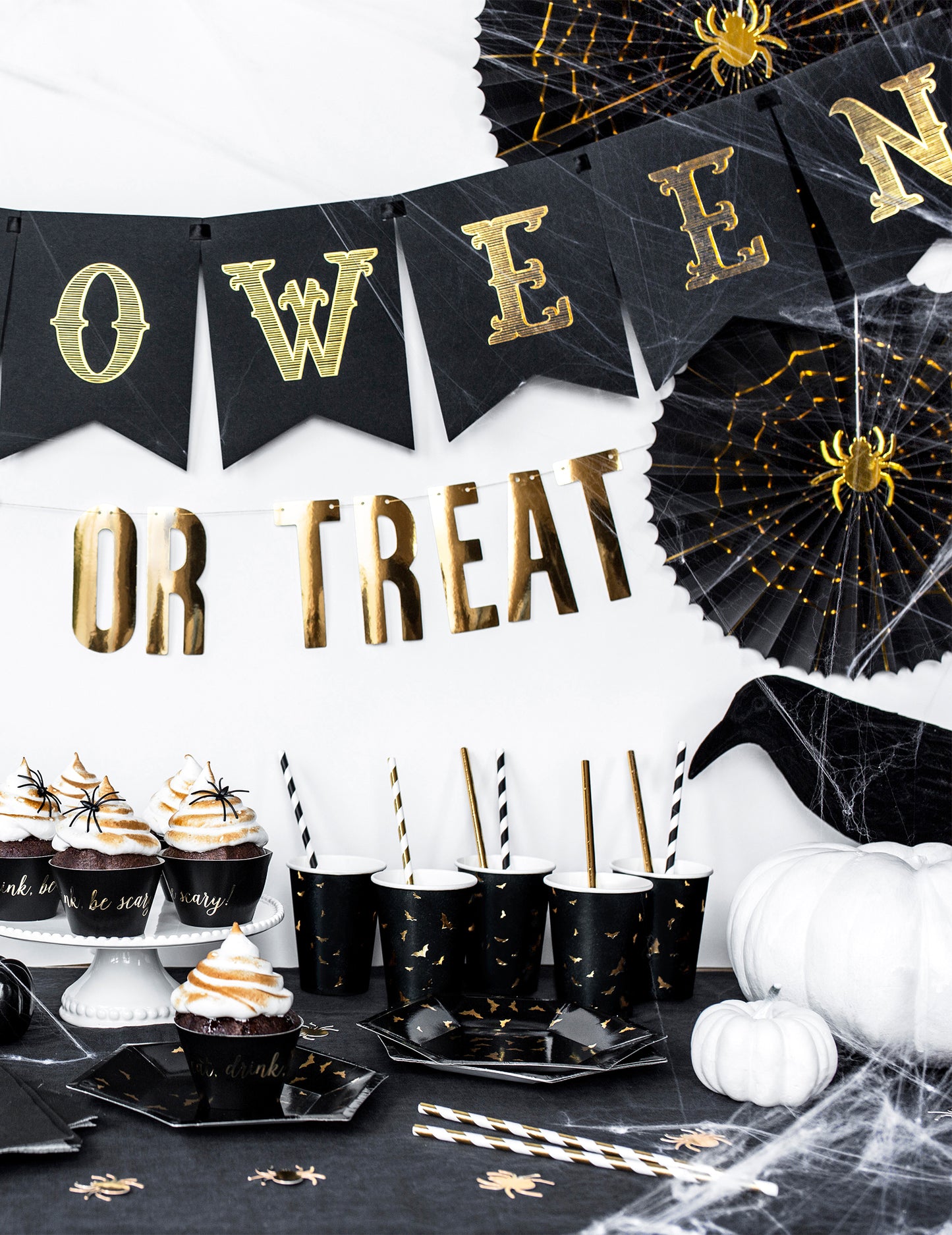 6 kartonskih skodelic črna in zlata palica 220 ml