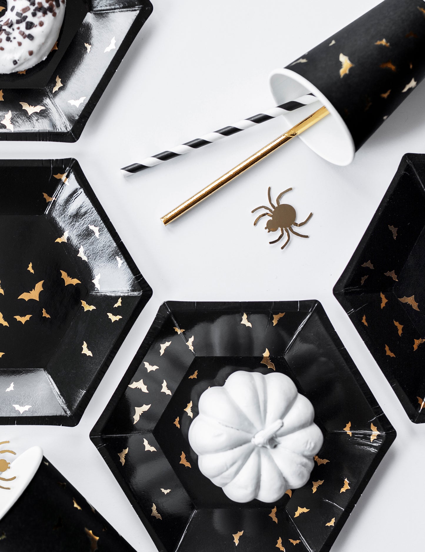 6 kartonskih skodelic črna in zlata palica 220 ml