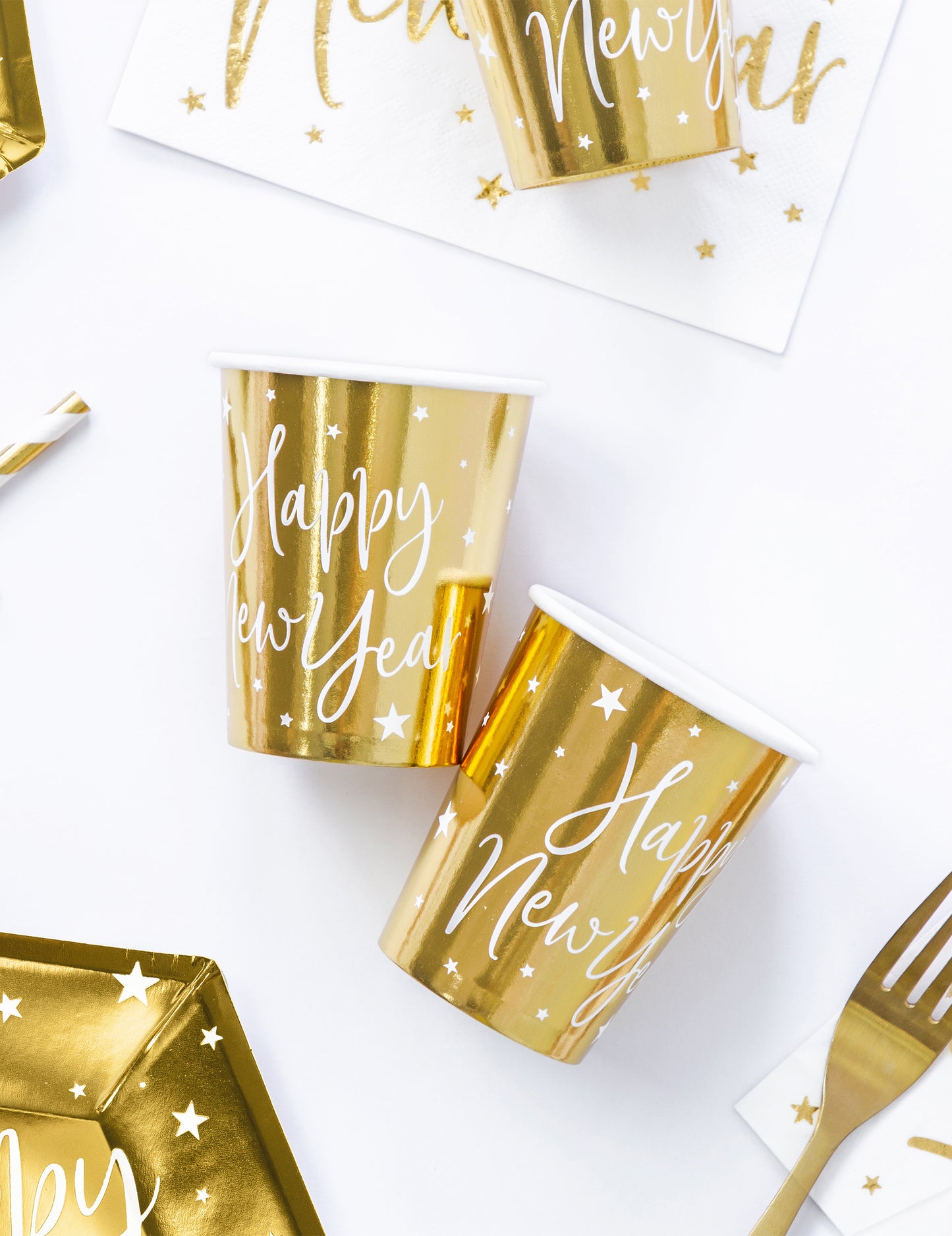 6 srečnih novoletnih zlatih 220 ml kartonskih skodelic