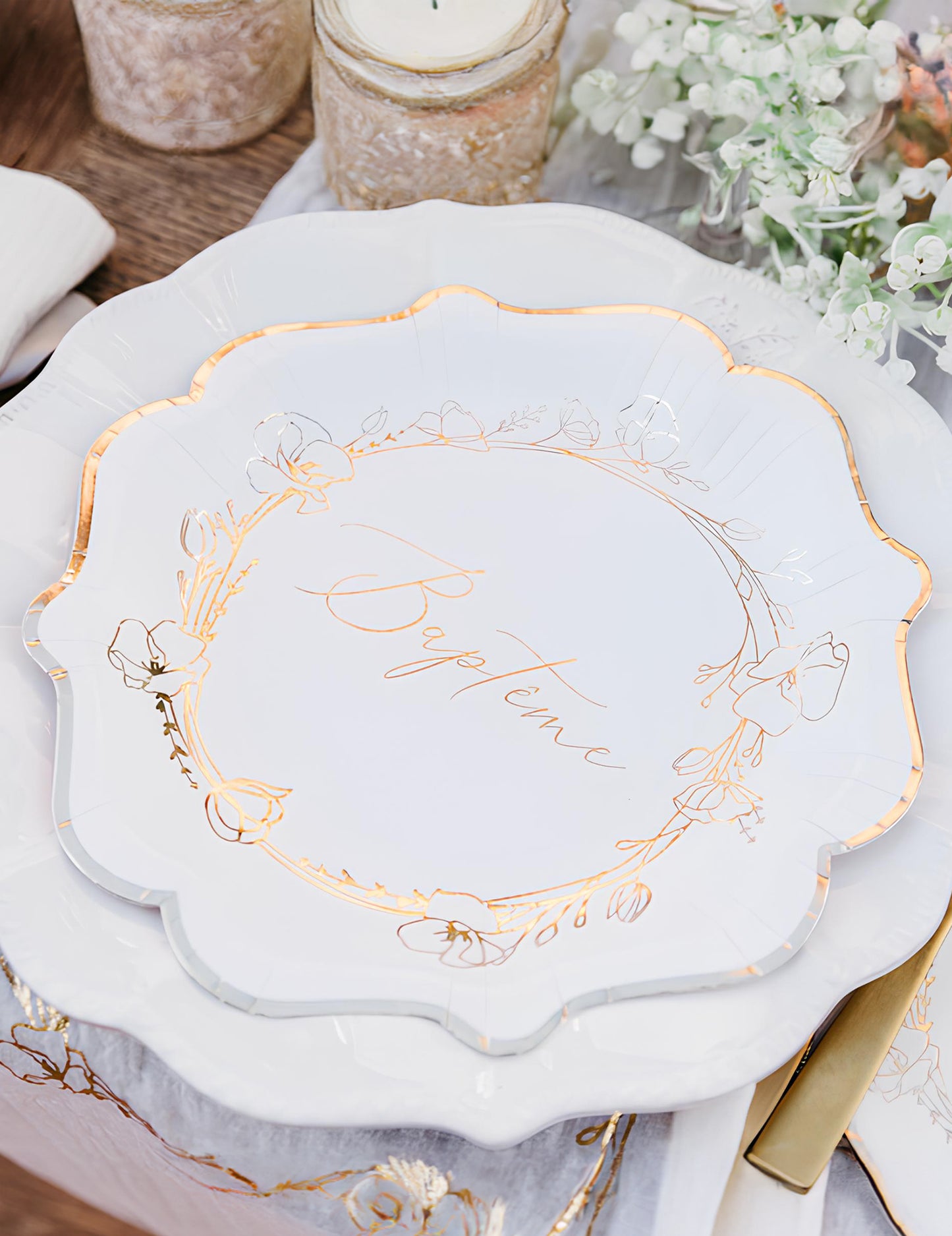 8 papirnatih krožnikov za krst 23 cm zlate rože