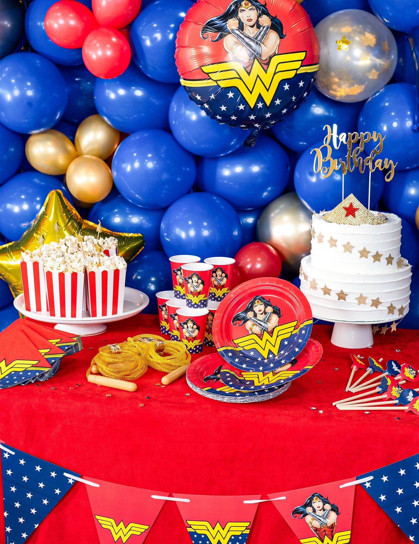 8 kartonskih krožnikov Wonder Woman 23 cm