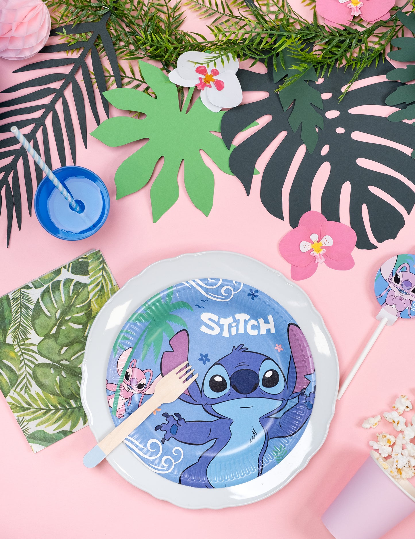 8 kartonskih krožnikov 23 cm