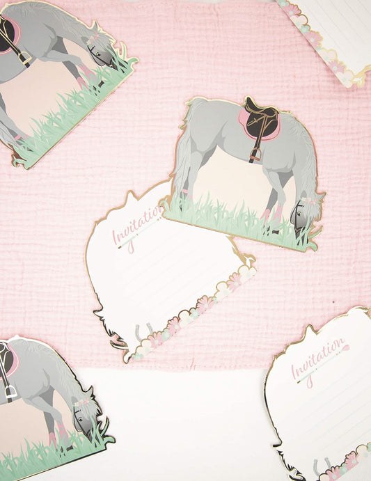 Vue du recto et du verso des cartes d'invitation cheval pour anniversaire