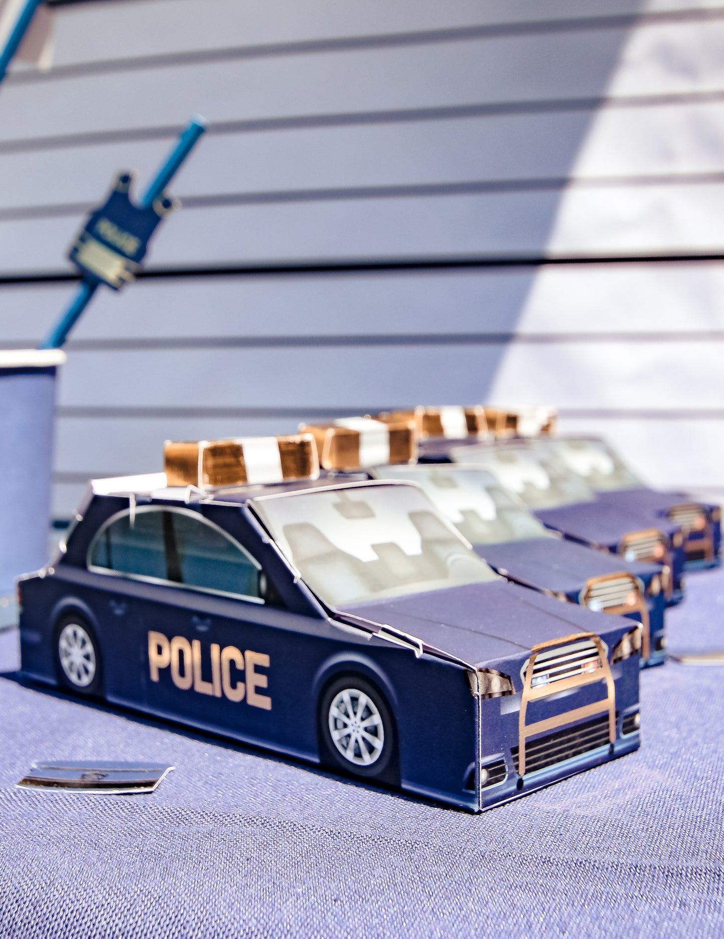 8 zabojnikov policijskih avtomobilov 15 x 5 x 5 cm