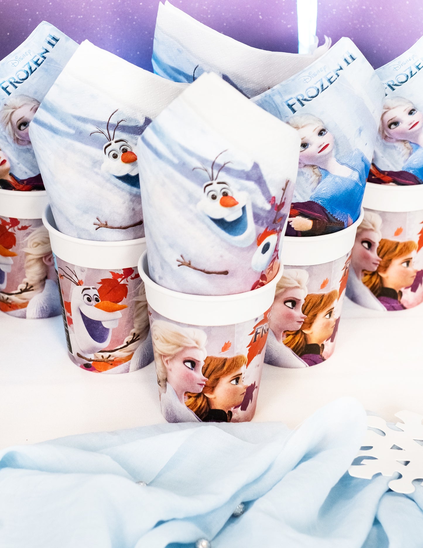 8 kartonskih skodelic Snežna kraljica 2.200 ml