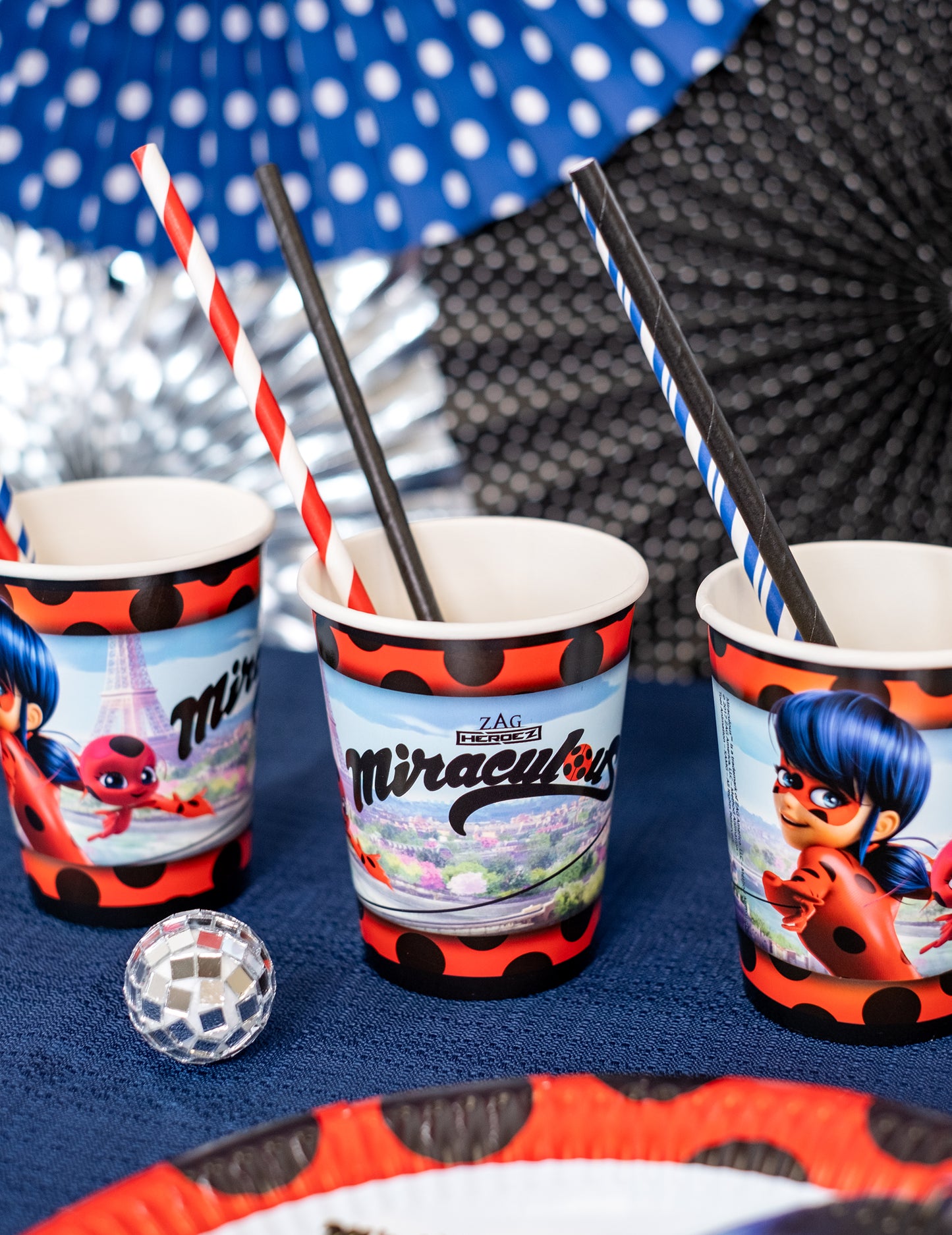 8 kartonskih skodelic v Parizu 250 ml