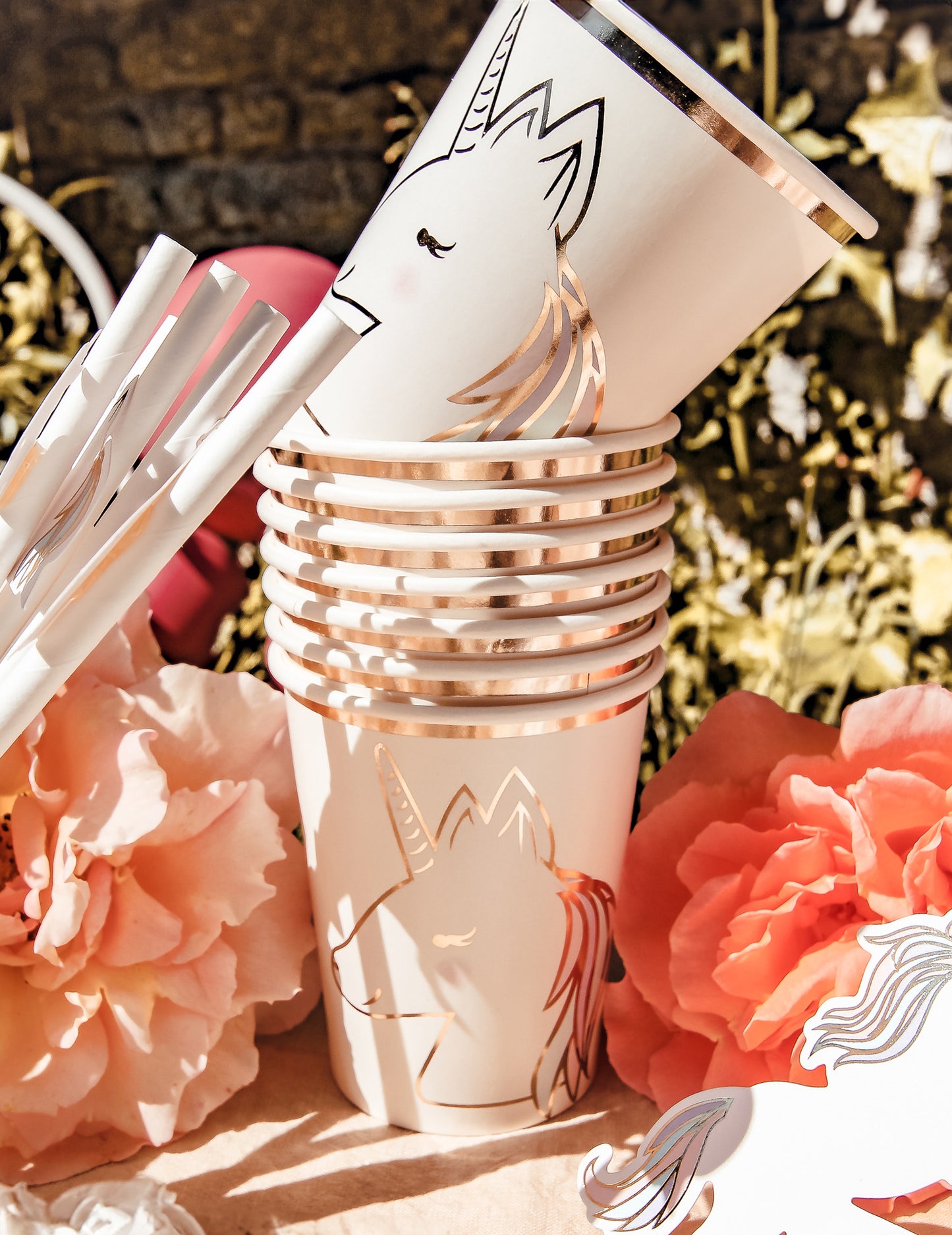 8 čarobnih pastelnih in zlatih kartonskih kozarčkov z motivom samoroga, 250 ml