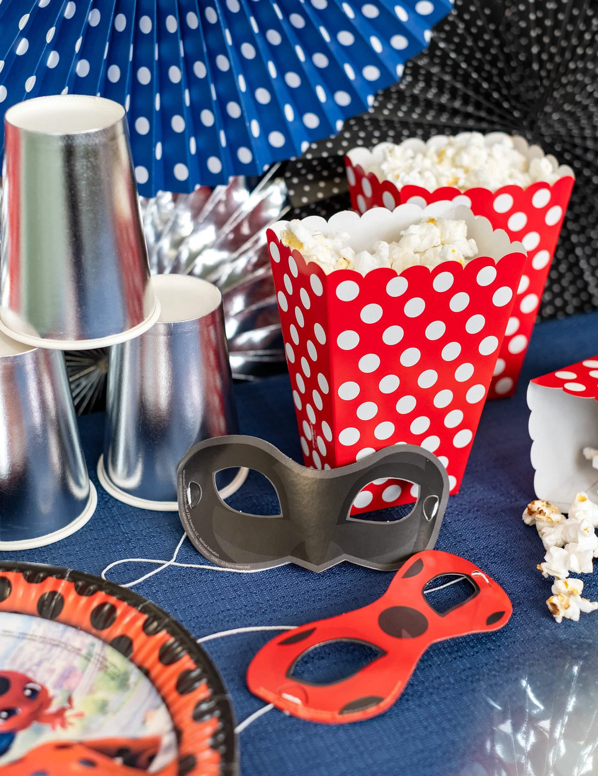 Poudarek na dekoracija mize 8 kartonskih mask Ladybug