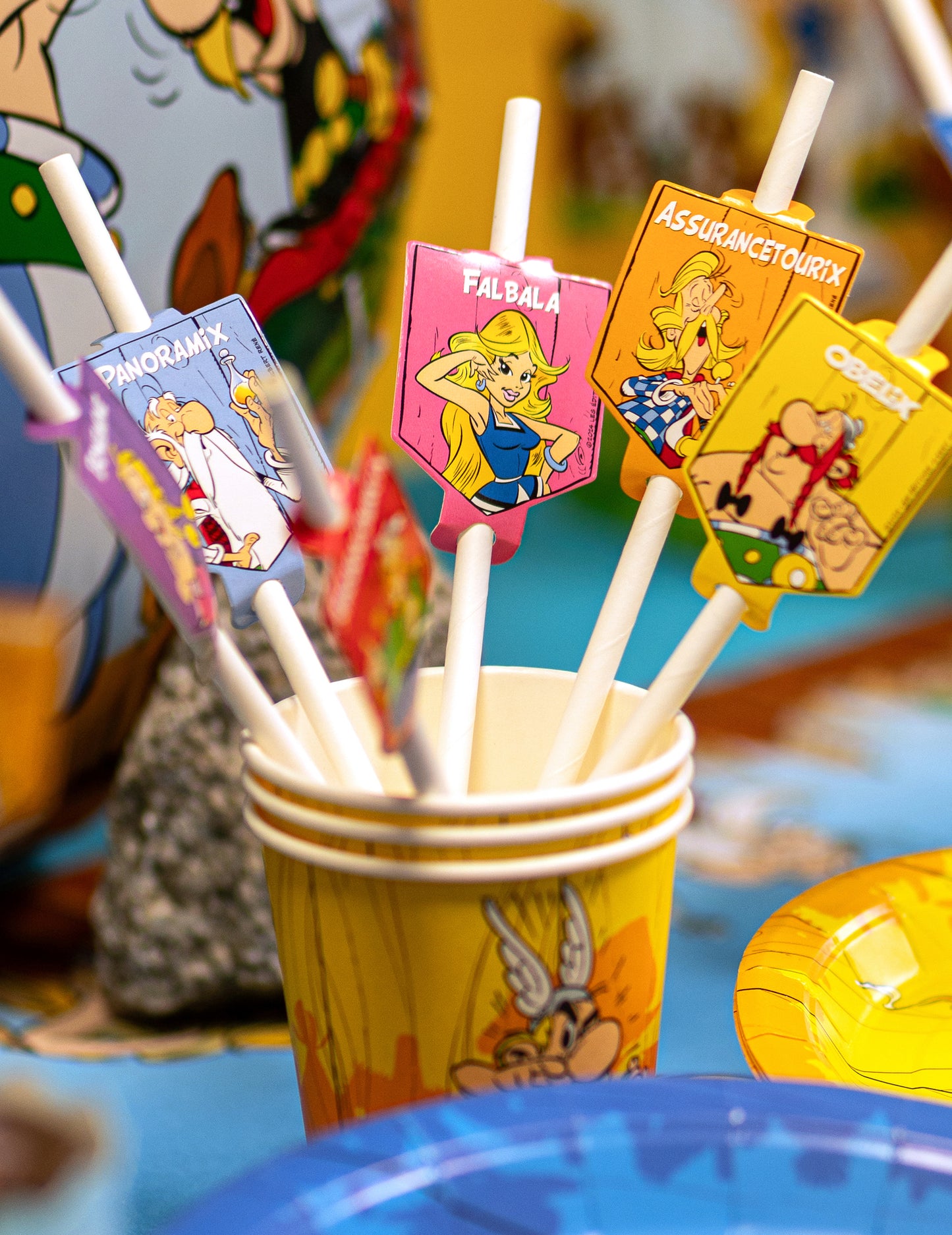 8 kartonskih slamic Asterix