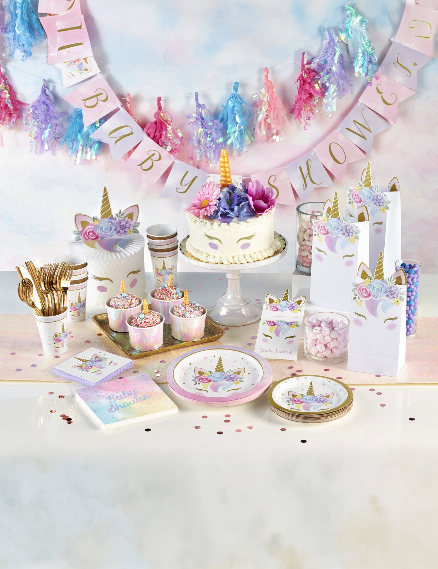 Mise en situation des petites assiettes en carton licorne féerique