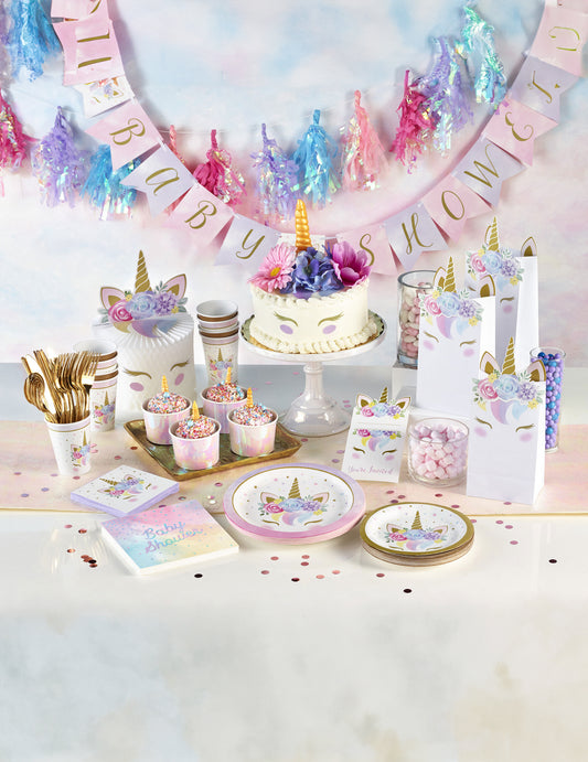 Mise en situation des petites assiettes en carton licorne féerique