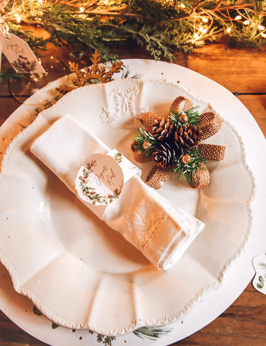 Mise en situation sur une table du ronds de serviette Joyeux Noël Forêt enchantée