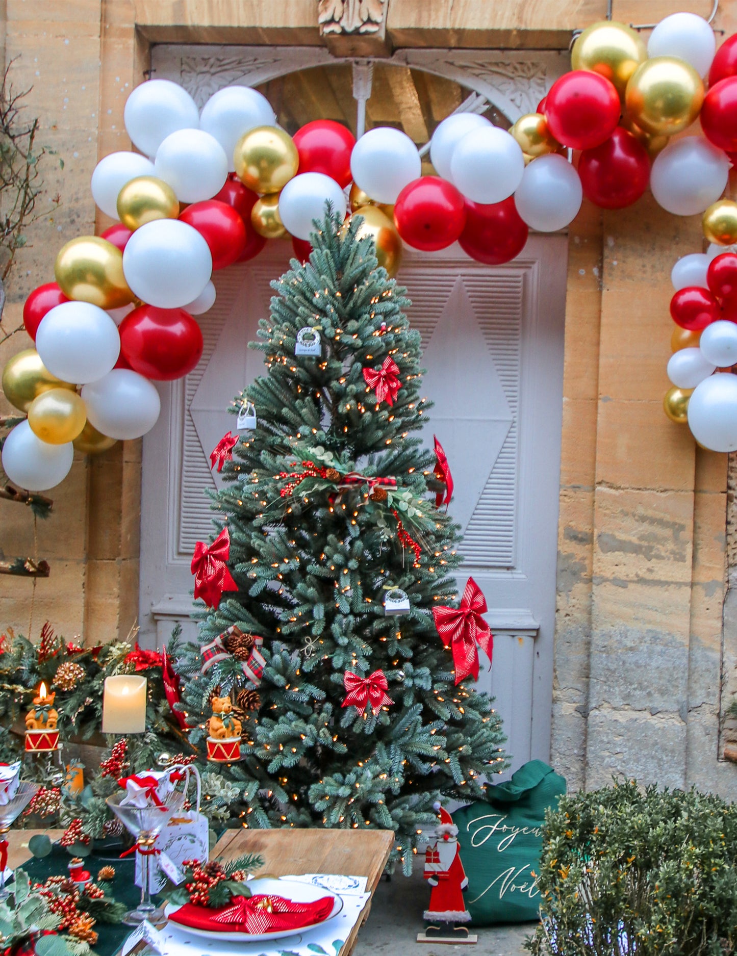 Tradicionalni šik lok, 80 rdečih, belih in zlatih balonov, božični komplet