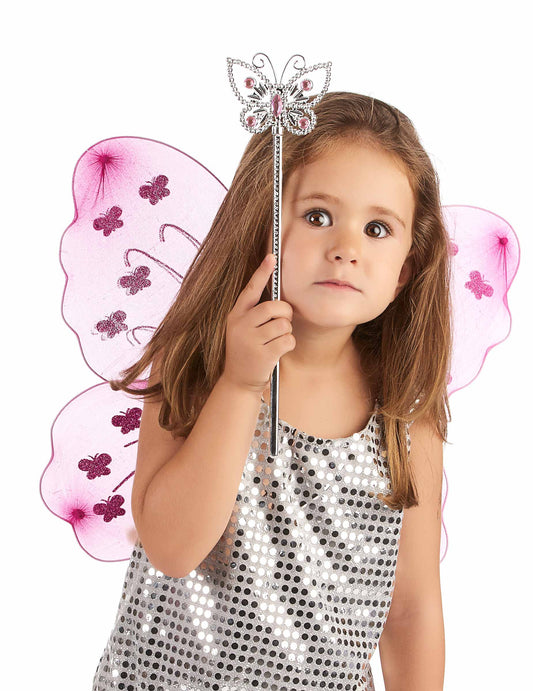 Baguette tenue par une enfant de la baguette magique papillon