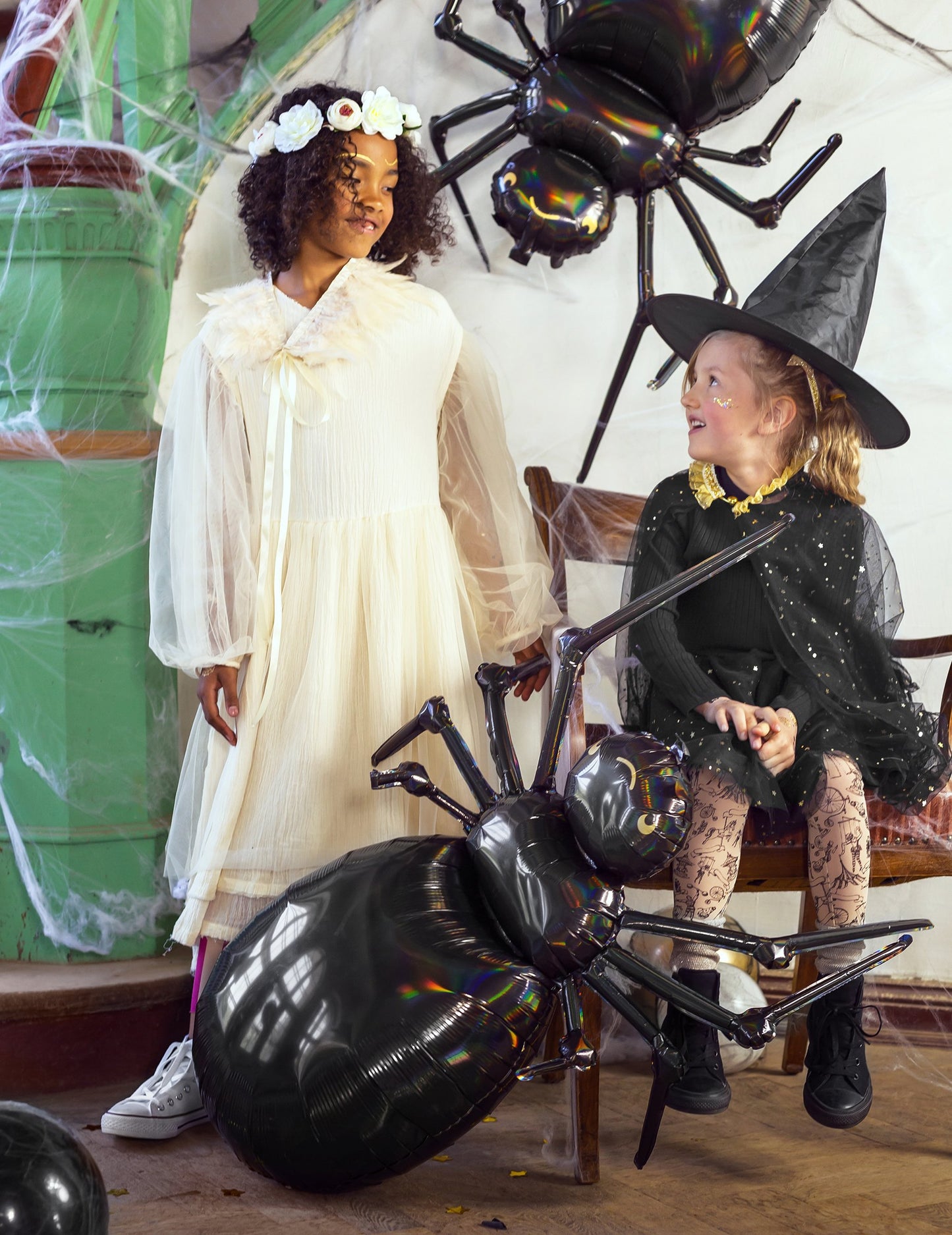 Black Metallic Spider Aluminijast balon 60 x 101 cm