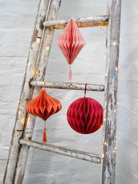 Oranžna papirnata viseča krogla iz satja 15 cm za zabavo