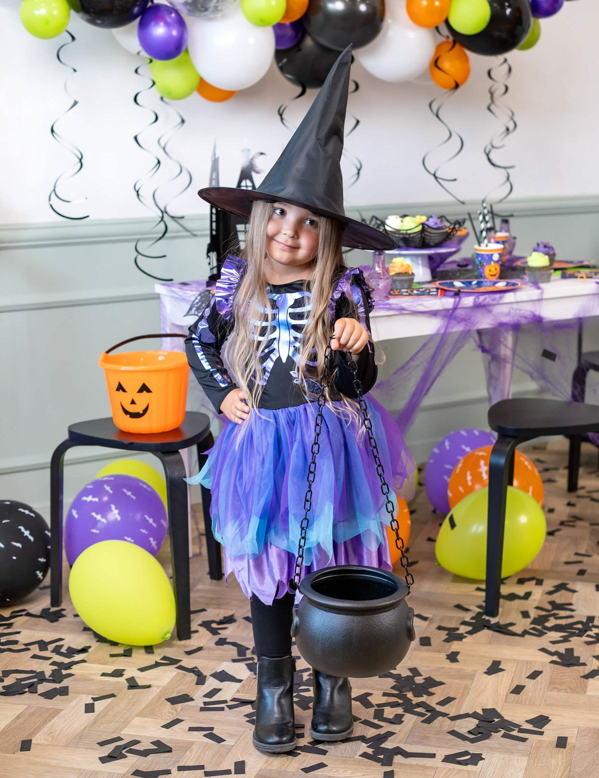 Postavitev čarovniškega kotla za halloween