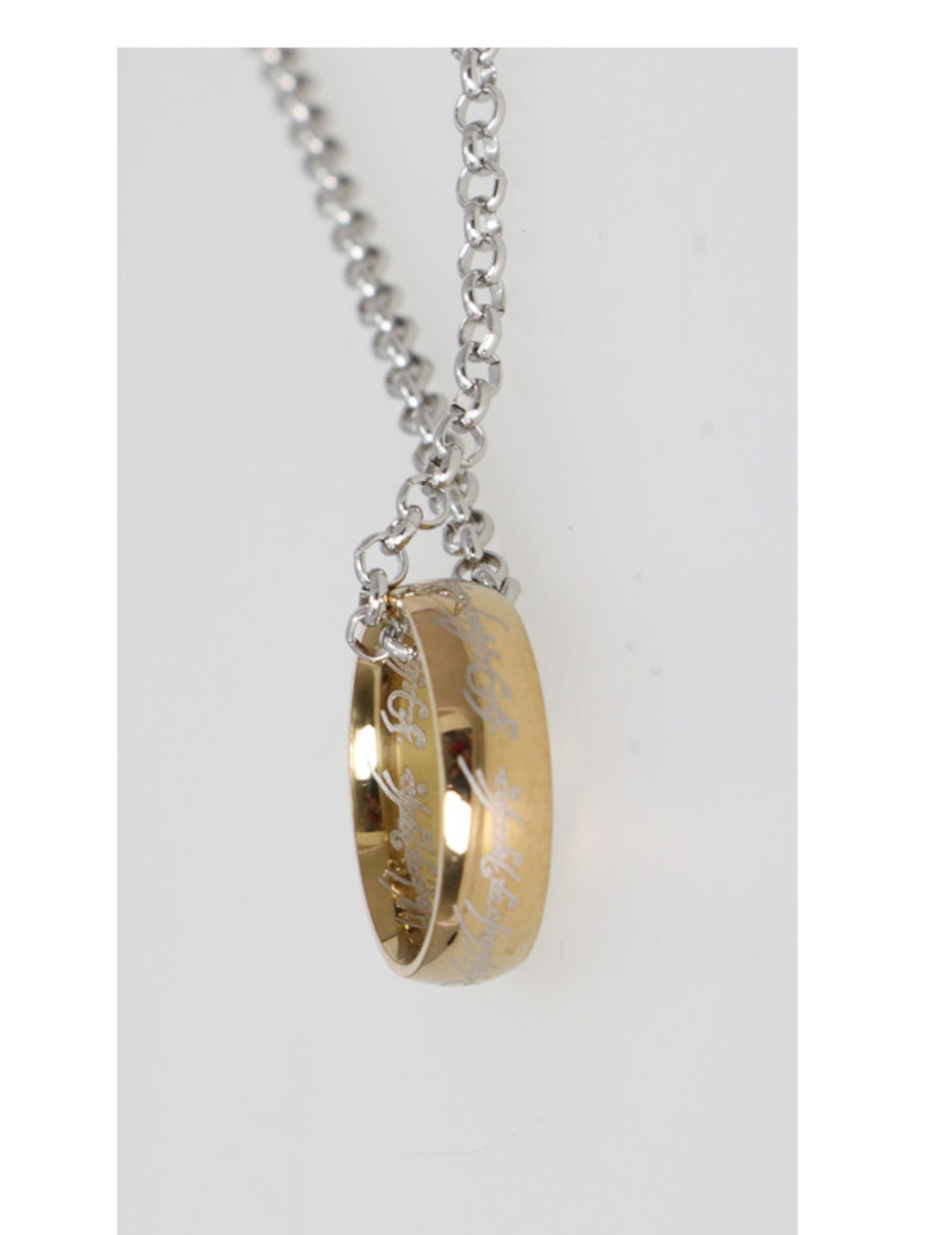 Ogrlica z zlatim prstanom