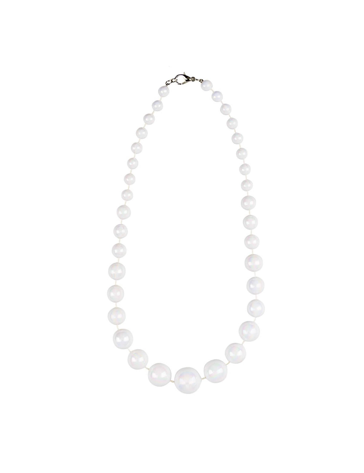 Raven pogled od zgoraj na kratko biserno ogrlico za ženska