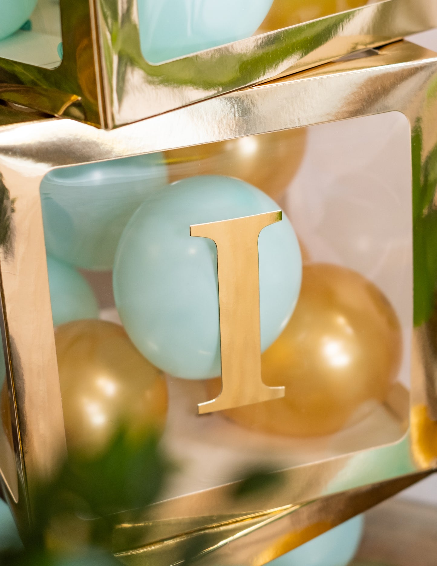 Zlata prozorna balonska kocka 30 x 30 cm