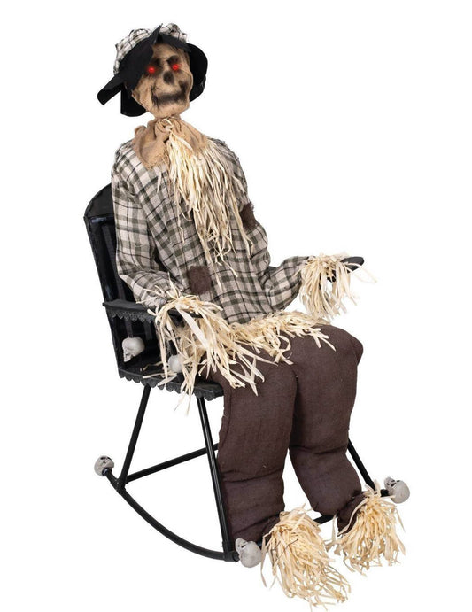 Vue de profil de la décoration animée épouvantail sur chaise à bascule sonore et lumineux
