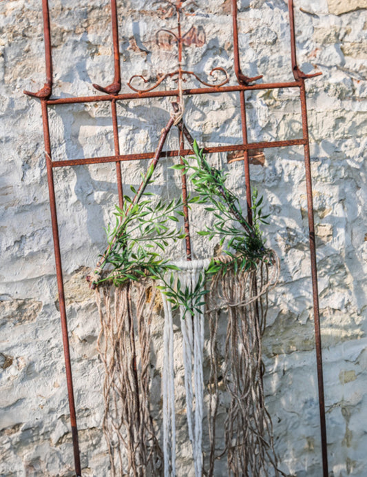 Vue d'ensemble de la décoration lumineuse végétale et jute