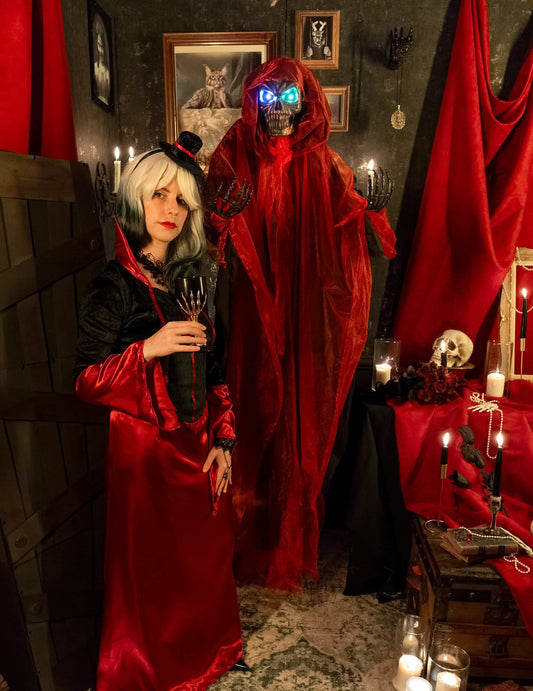 Mise en situation de la décoration suspendue Démon pour Halloween
